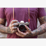 Tokyo #103  - Tracolla per fotocamera in pelle tanned e rossa