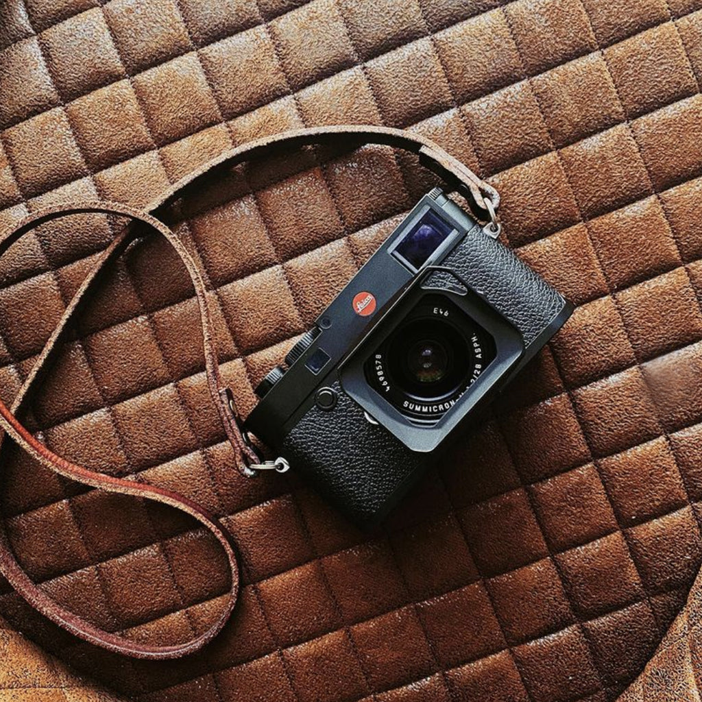 Berlin #102 - Tracolla per fotocamera in pelle marrone